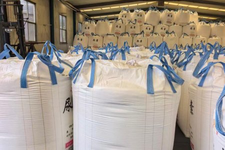 The Strait of Hormuz has temporarily reopened to navigation, leading to a significant divergence in global fertilizer market prices.